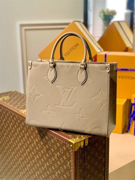 louis vuitton beige tote bag